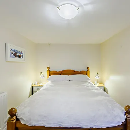 1 Bed In 93087 Holiday home